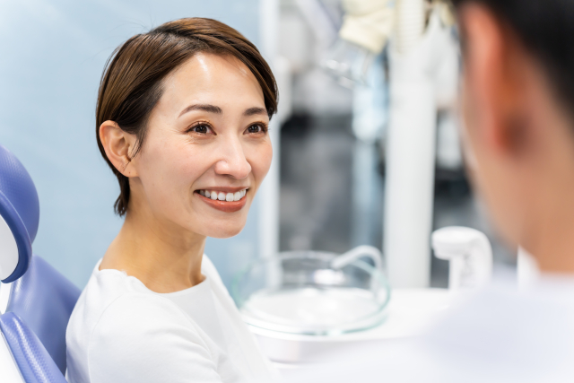 歯科診療中の女性